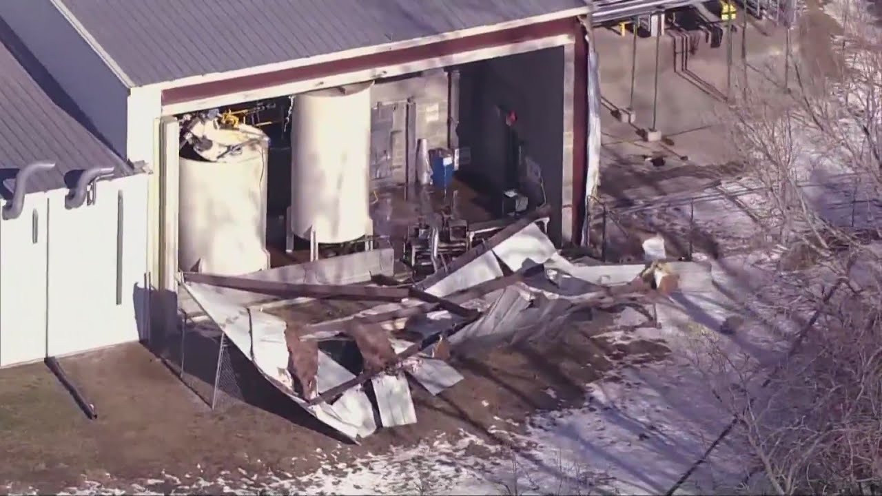 1 dead, 1 hurt in northern Illinois chemical explosion - YouTube