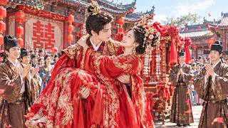 Fleeing Her Wedding, She Grabs a Sickly Man as Hubby, Only to Find He Is a Prince Who Dotes on Her!