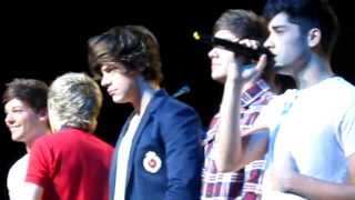 One Direction I Gotta Feelin, Stereo Hearts, Valerie and Torn - Detroit, MI