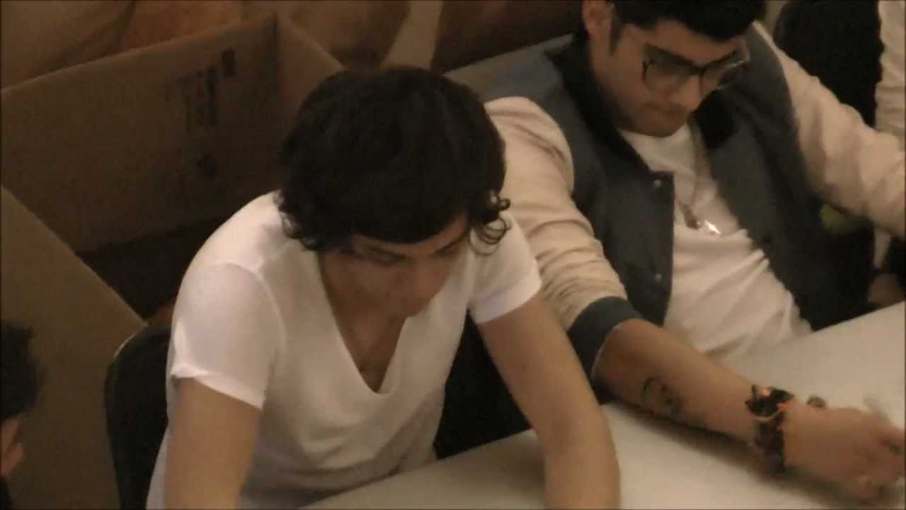 1D CD signing at the Palisades mall Zarry Moment 3.13.12