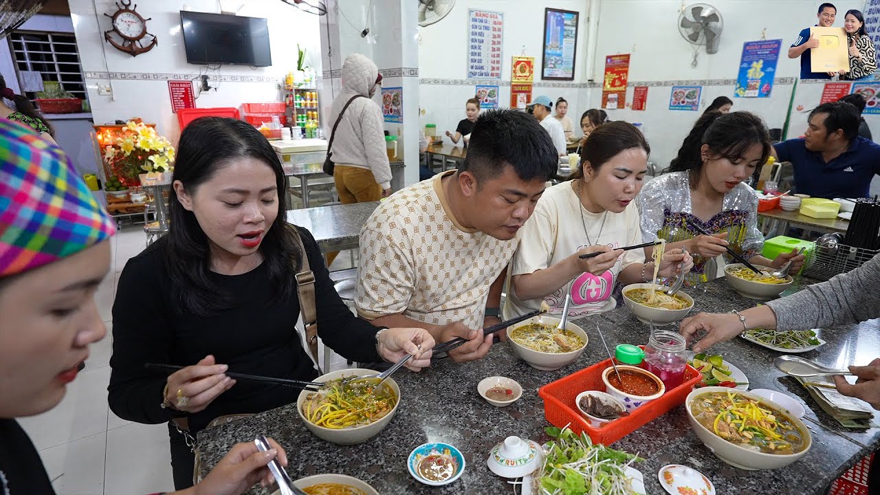 Ăn Bún Cá Quy Nhơn và Bánh xèo Tôm nhảy Siêu Ngon ở Bình Định cùng A Hải Sapa TV Ái Mí Bếp Trên Bản
