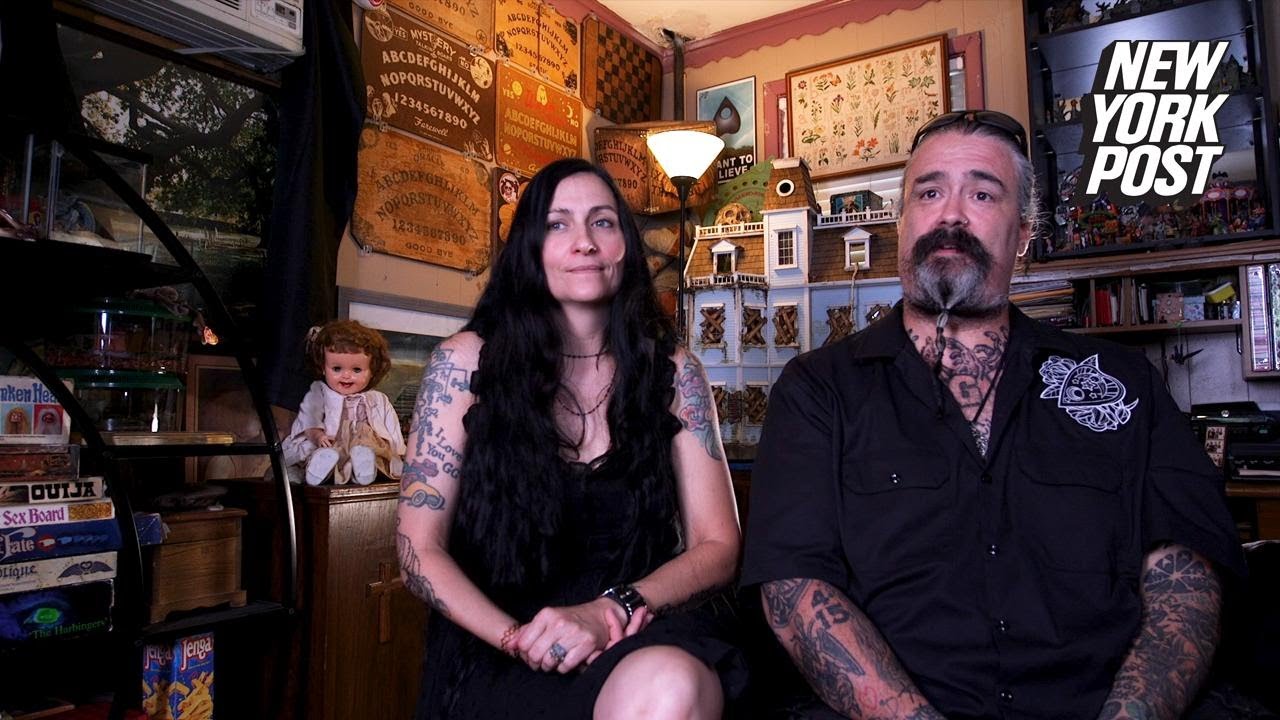 the-real-life-addams-family-living-in-a-haunted-house-of-the-macabre