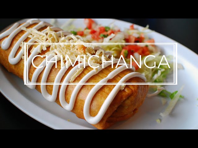 Foto de chimichangas em um prato de comida mexicana