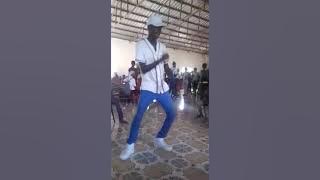 Aeo dancing to bend down pause by run town ft wizkid