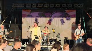 Download Lagu Još i danas teku suze jedne žene (Mišo Kovač) - Tribute band \ MP3 Download Lagu Još i danas teku suze jedne žene (Mišo Kovač) - Tribute band \ MP3