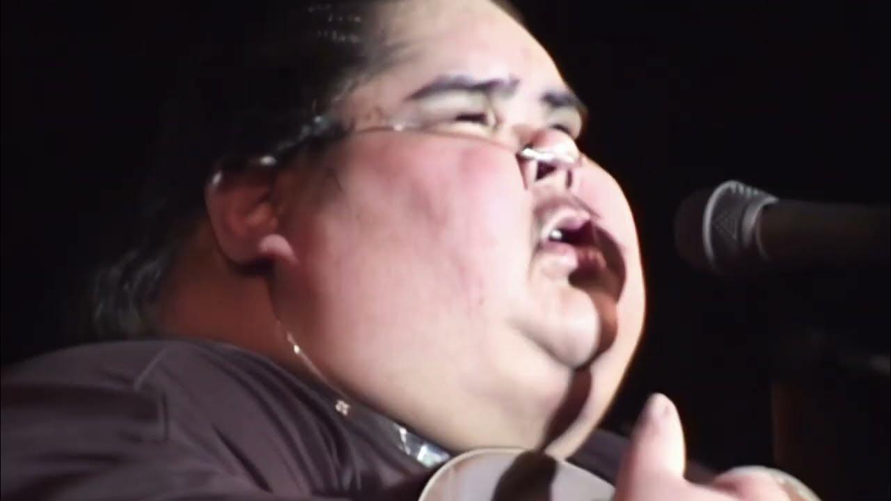 Israel "IZ" Kamakawiwoʻole - Maui Hawaiian Sup'pa Man (Live at the Waikiki Shell, 1997) Israel "IZ" Kamakawiwoʻole - Maui Hawaiian Sup'pa Man (Live at the Waikiki Shell, 1997)
