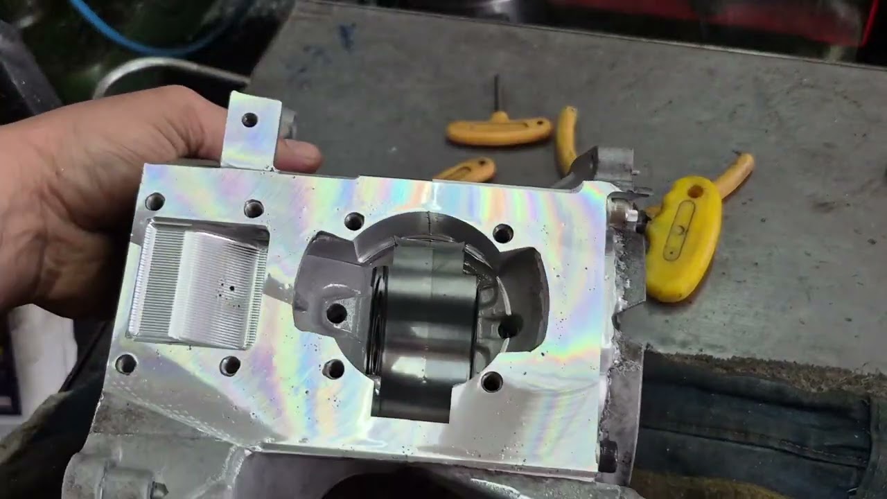 dio ks 加工 : 曲軸箱內補外移四支螺絲孔位 + 補大四角平面 + cnc下水道加工 + 第三孔後補肉+銑 + 龍絲80.1mm + 銑脖子59mm + 同心培林座 + 銑皮帶溝