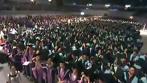 （MR LI-KA-SHING）李嘉诚出席汕头大学2015年毕业典礼 （校合唱团唱校歌《大学问》） - 天天要闻