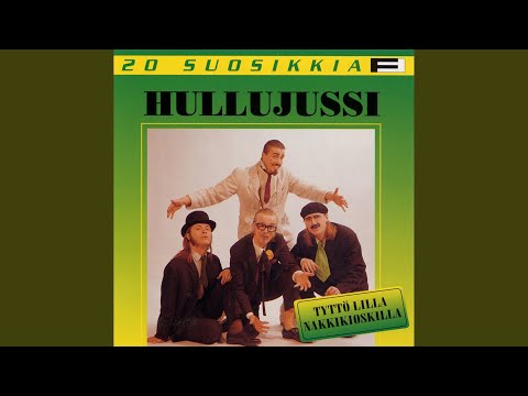Tyttö lilla nakkikioskilla