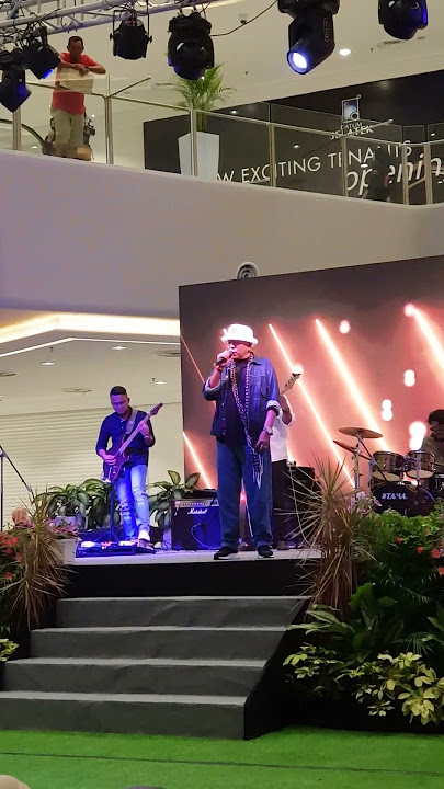 Download lagu Datuk Hattan - Mahligai Syahdu - KONSERT LAGENDA MALAM TAHUN BARU 2023 @ DATUM JELATEK