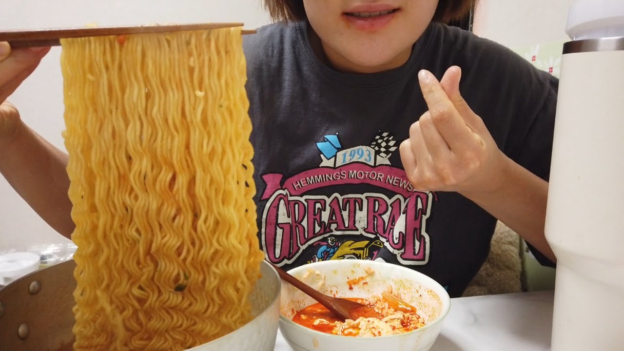 아프니까 라면이다..아파도 잘 챙겨먹는 으른여자의 브이로그🔥🔥 함께 보시져😎😎(라면먹방 이삭토스트 아이돌샌드위치 아이스크림 짜장면 실비김치)