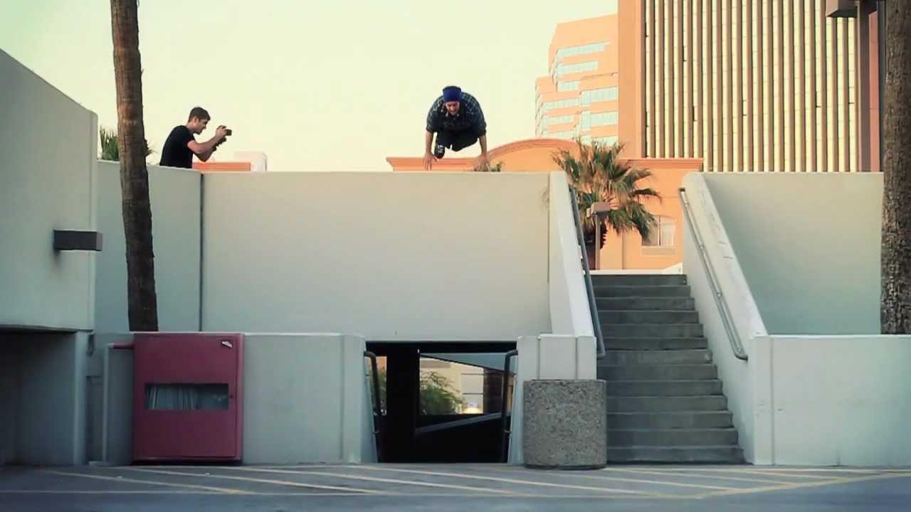 ORIGINAL!! Crazy skater Parkour jump off parking lot roof (Powerblading)