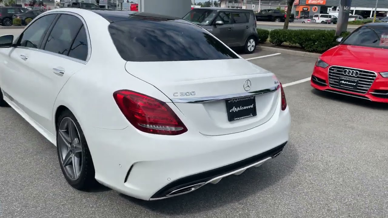 Mẫu sedan hạng sang tầm trung Mercedes C300