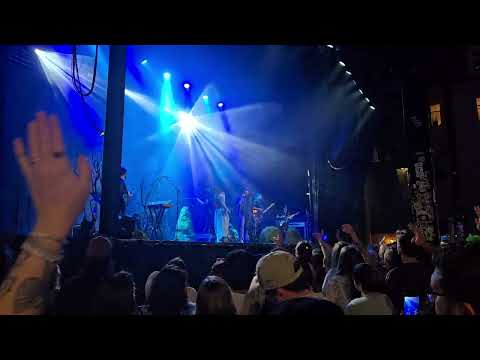 Noah Cyrus w/ Braison Cyrus - The Funeral (live)