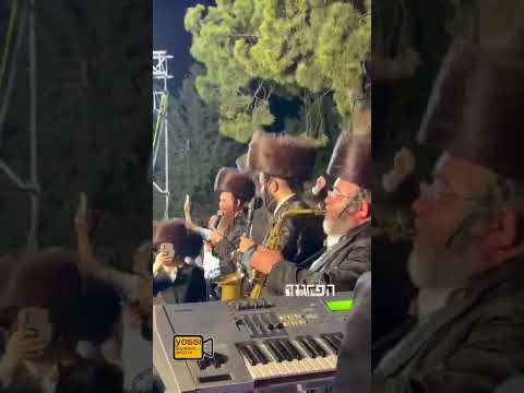 Satmar Rebbe lighting a fire in honor of a rabbi shimon in Meron