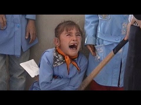 شاهد أستاذة تعتدي على تلميذتها بالضرب المبرح العنف في المدارس الى متى 12 10 2017