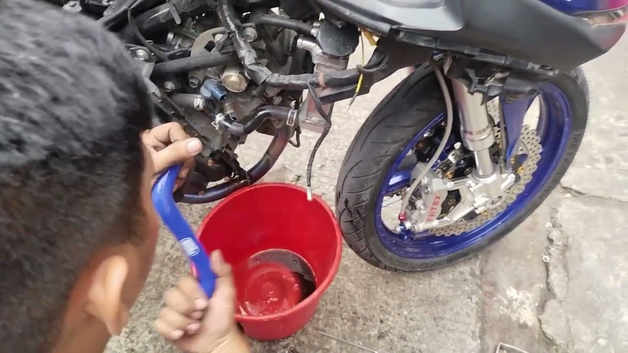 Sniper 155 Overheating Solution 2 - Bleeding your radiator
