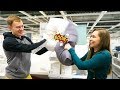 БОЙ ПОДУШКАМИ В IKEA!  (опасно)