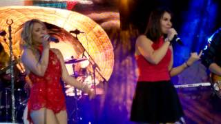 Video thumbnail of "Lucía Gil y Natalia Gil - Love Yourself (17/06/16)"