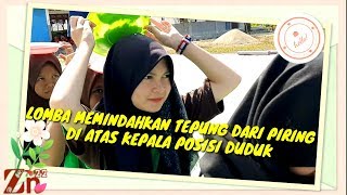 Lomba Memindahkan Tepung Dari Piring Di Atas Kepala Posisi Duduk