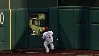 MIL@PHI: Gomez triples off Byrd's glove