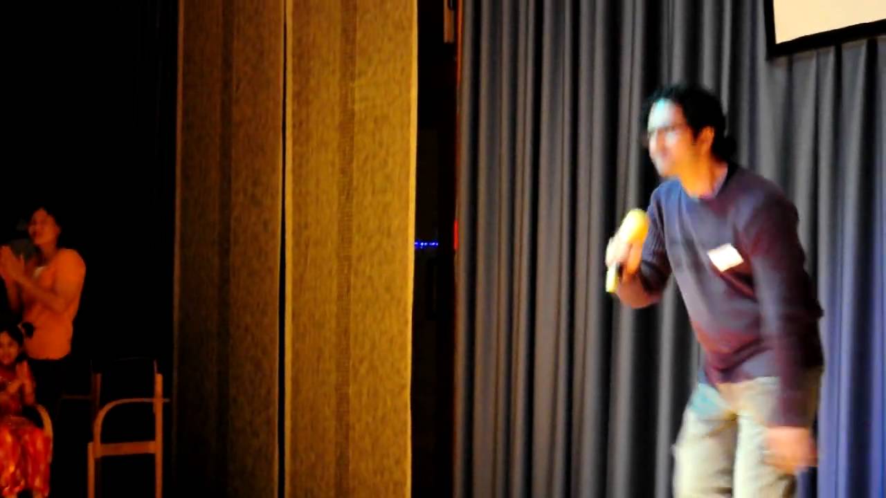 Suren Gautam cantando