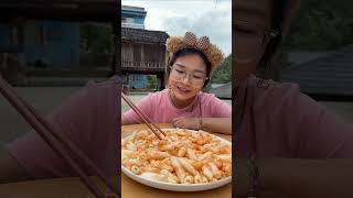 She can't use chopsticks.