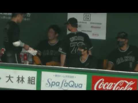 大城卓三 菅野智之　桑田コーチ交えて打ち合わせ中 【巨人vsDeNA 2022年9月6日】