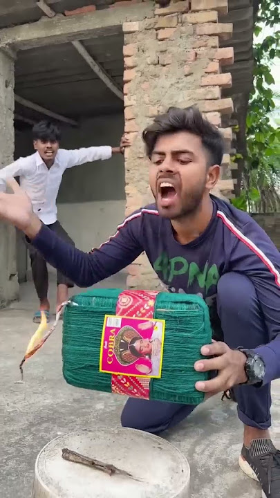 Bhag Arjun bhag 😂😂 #SinuRox #comedy #funny #diwali #comedyvideo #viralvideo #shorts #sinu