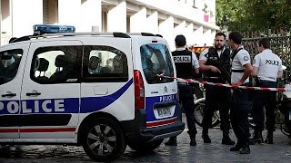 Paris'te bir kişi aracını askerlerin üzerine sürdü: 6 asker yaralandı Resimi