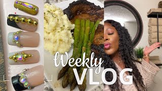 VLOG | A Few Chill Days… At Home Diaries + Cooking + Small Bathroom Decor + Pinterest Nail Designs