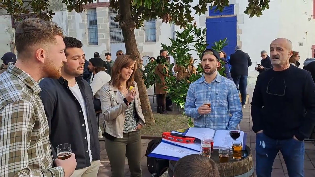 Xorrotxak ambiance  avant match  Bayonne Tarrapatakan  d ' Urrugne