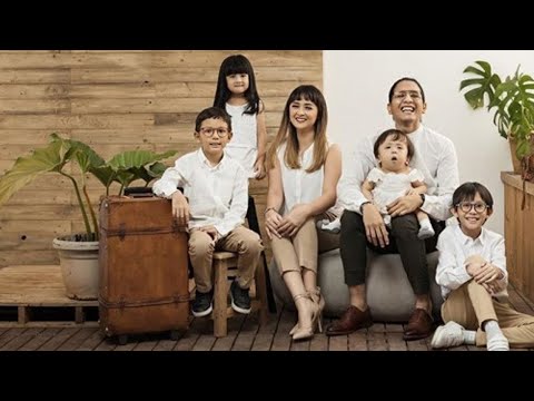 Video: Suami Alexandra Anak: Foto