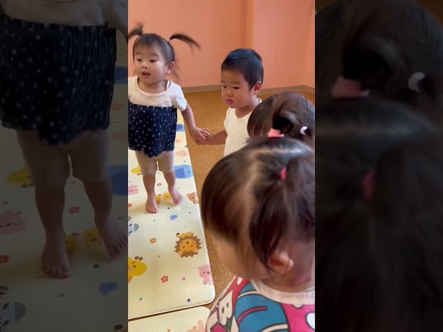 手をつなごう