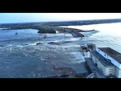 Взрыв на Каховской ГЭС. Область затапливает водой