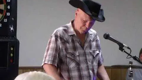 Kim Beck keyboard player of Country Jamm SInging w...