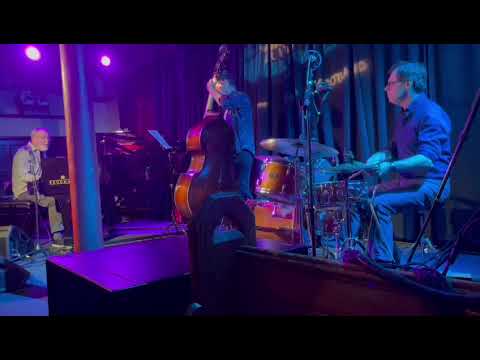 'Lady be good' with Iain Mathieson (pn) and Pete Lowit (db). Blue Lamp, Aberdeen 051123