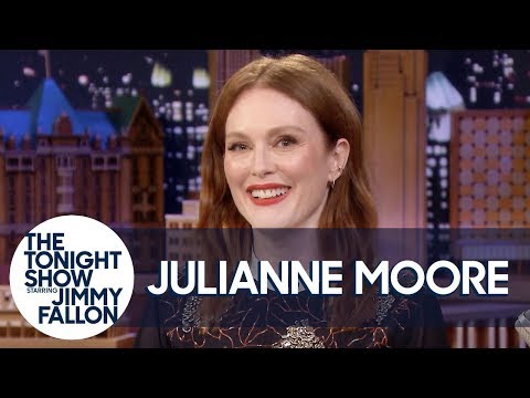 Julianne Moore Accidentally Texted Audio of Her Discussing a Friend's Divorce