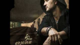 Watch Ricardo Arjona Quinto Piso video