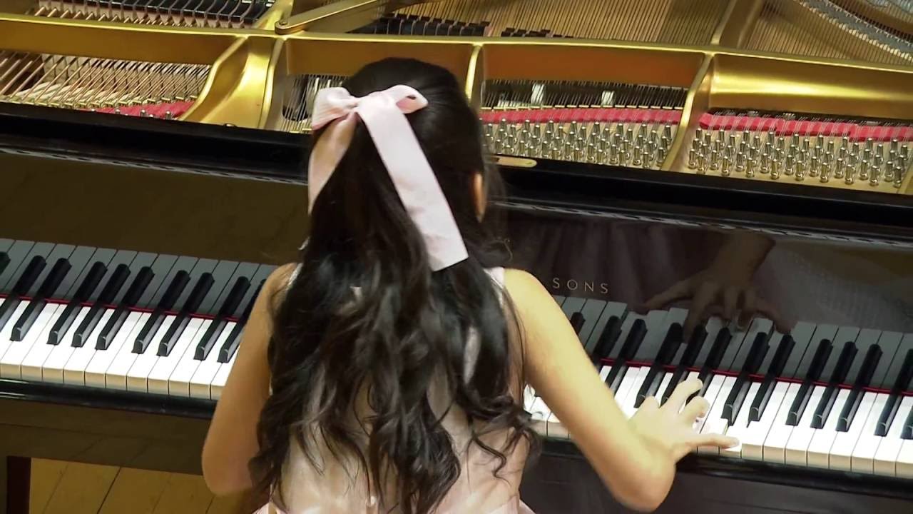 Emily (10) solo piano concert debut - Beijing Concert Hall 北京音乐厅钢琴独奏会