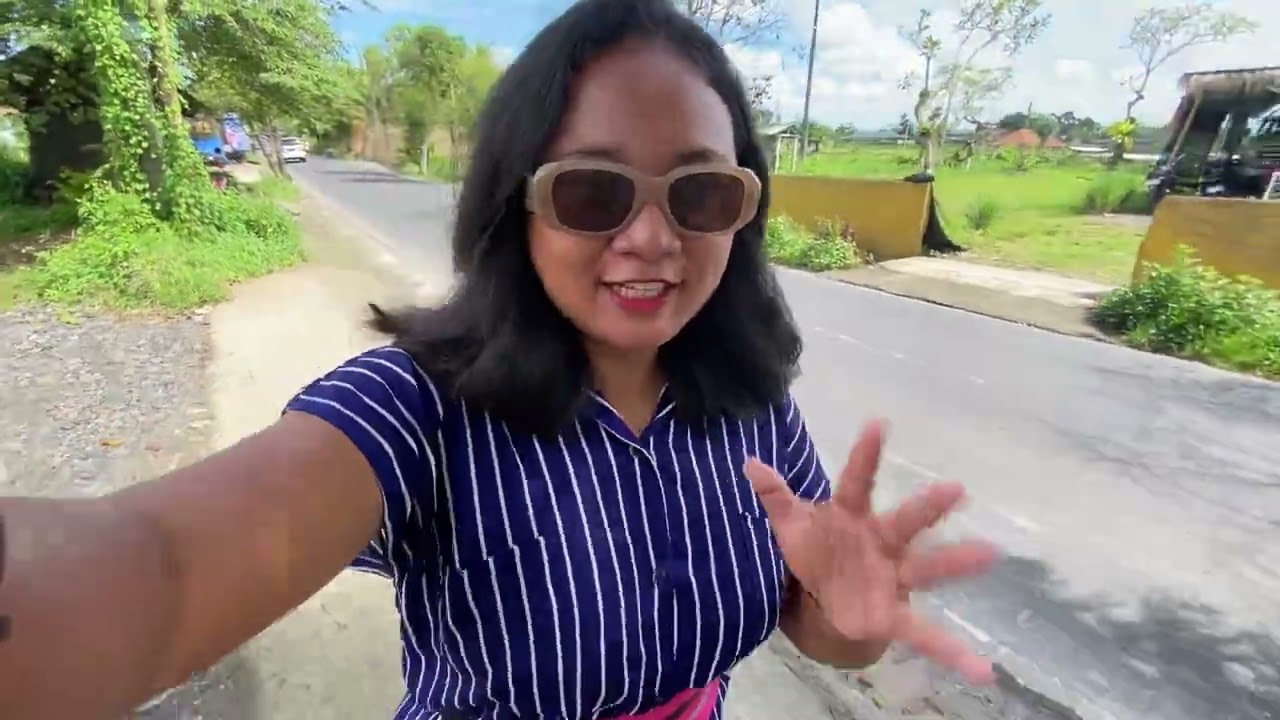 FINALLY!! I’m Back. NGOPI DI SALAH SATU COFFEE SHOP DI UBUD. Lumayan jauh dari tourism area