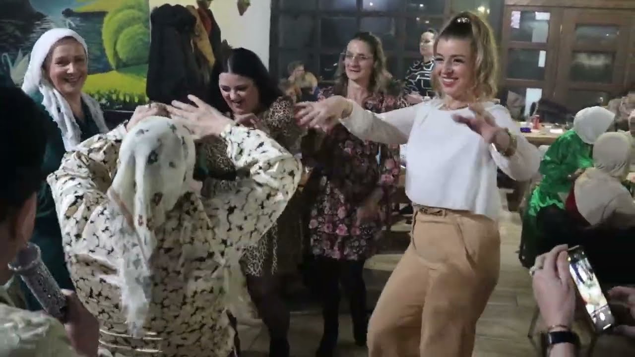 Adidas dimije KOLO igraju NAJLJEPŠE ŽENE! 