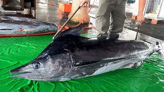 Giant Blue Marlin Cutting Skills in Taiwan Fish Market