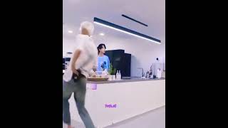 Download Lagu j-hope takut serangga sampai handphone miliknya jatuh#jhope #junghoseok #bts MP3