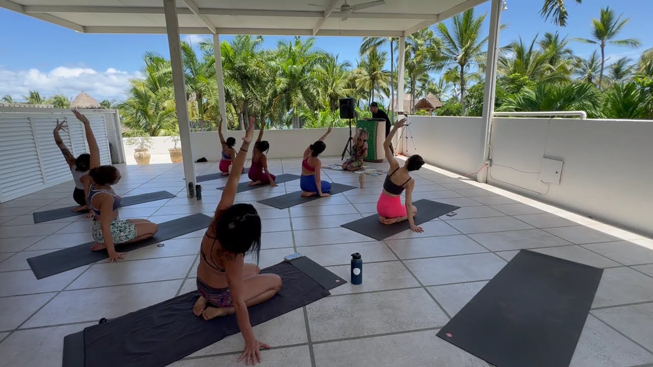 DJ Dance Yoga featuring DJ Azul Dario / Ocean view