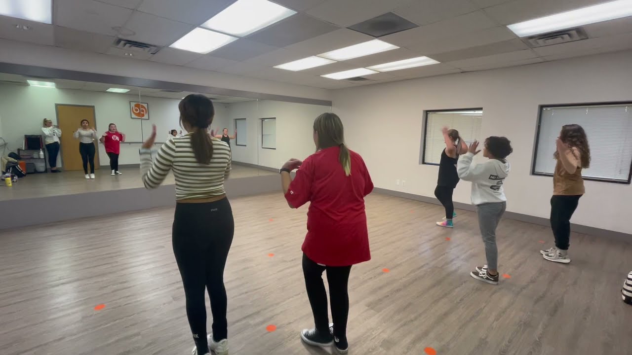 "Jingle Bells" Winter recital 2021 (Mon 415 CoEd Hip Hop 2) YouTube