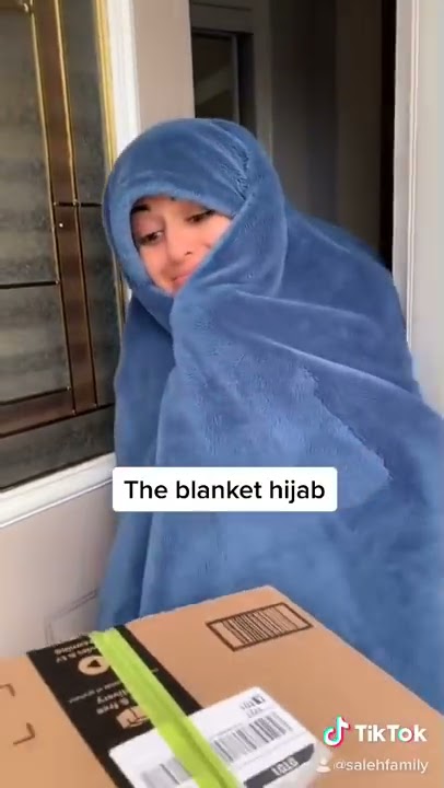 When Hijabi Girls Answer The Door #shorts