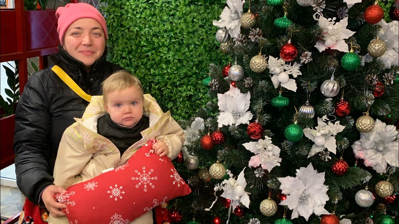 هدية لنا من الصندوق الخيري. نزور المقهى. نتذوّق الفواكه والمكسّرات الغريبة - حياة في الريف الأوكراني