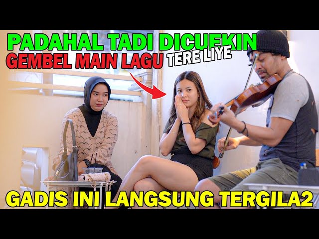 Padahal Tadi Di Cuekin, Gembel Main Lagu Tere Liye | Gadis Ini Tergila-Gila class=