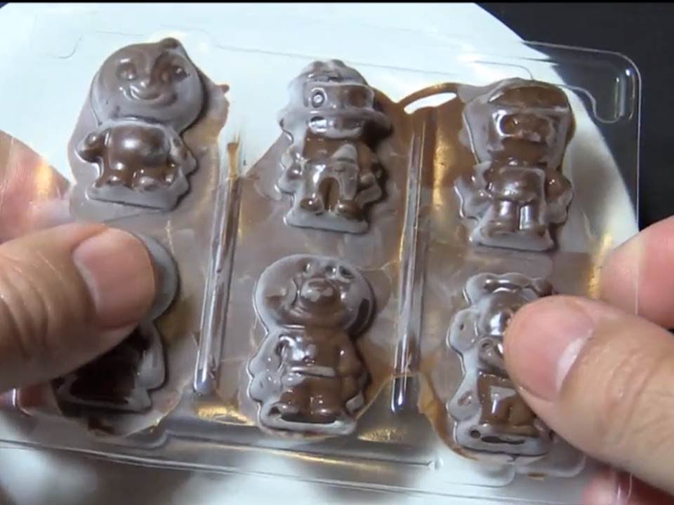 Anpanman Chocolate Handmade アンパンマンチョコレート グミの空き容器を使った手作り Youtube